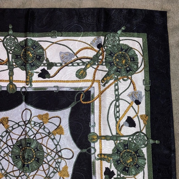 Vintage Lion And Tassel Medallion Print Scarf - Picture 6 of 11